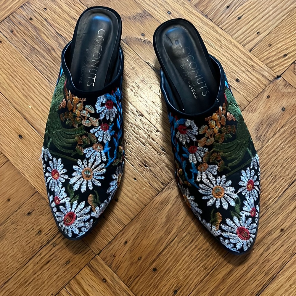 Coconuts floral embroidered slides 8.5